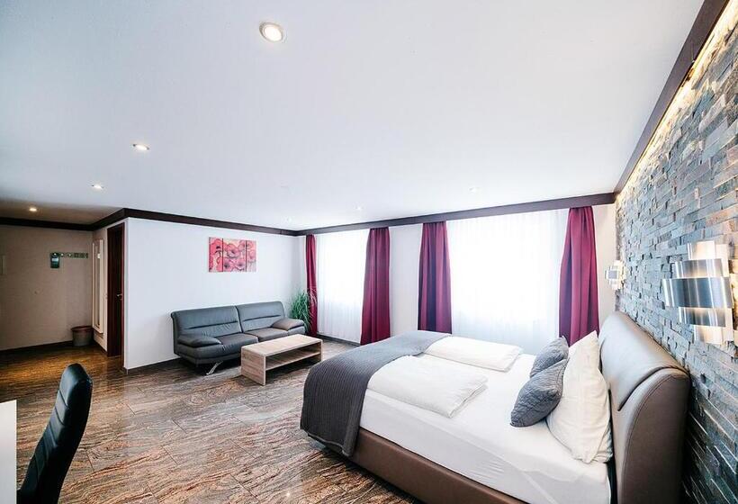 Номер Deluxe, Central City