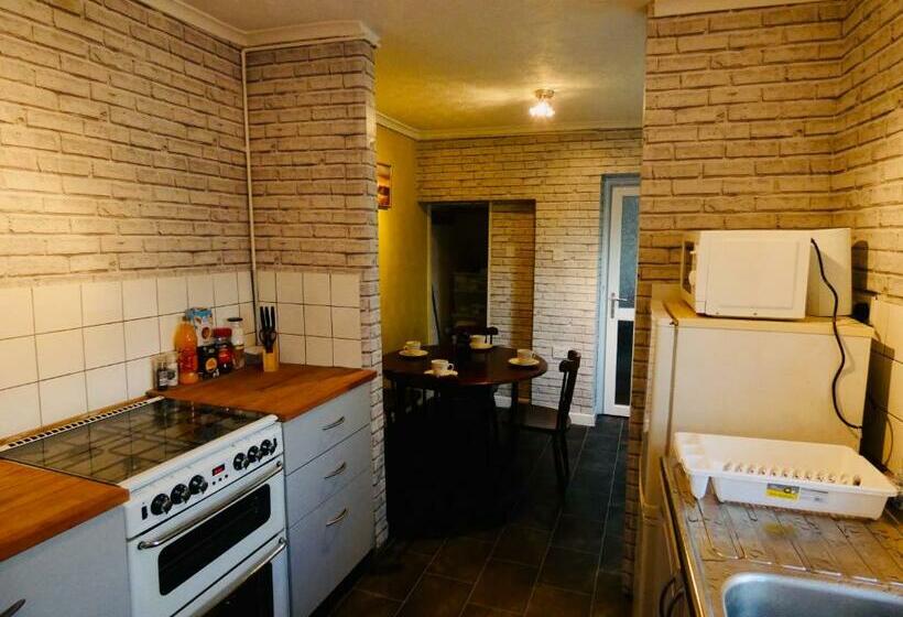 Номер Стандарт, Hill Breeze House