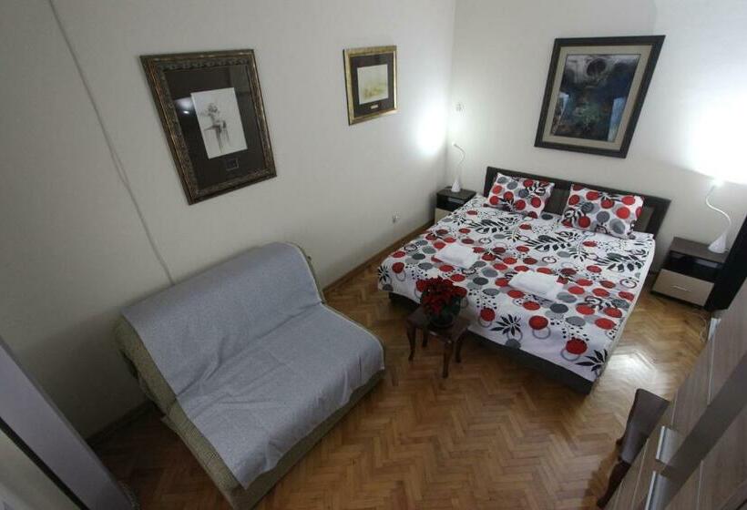 اتاق استاندارد با بالکن, Art Guesthouse