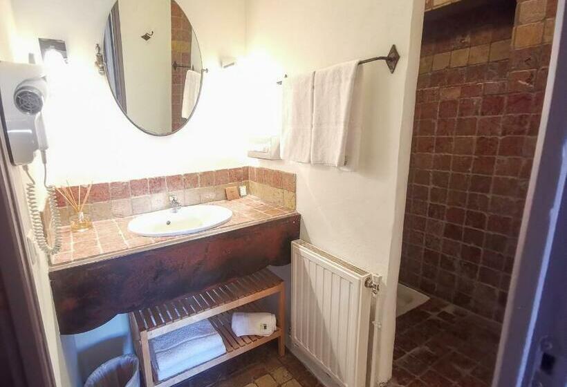 Quarto Estandar com Terraço, Hôtel Sous Les Figuiers   Piscine, Parking, Centre Ville