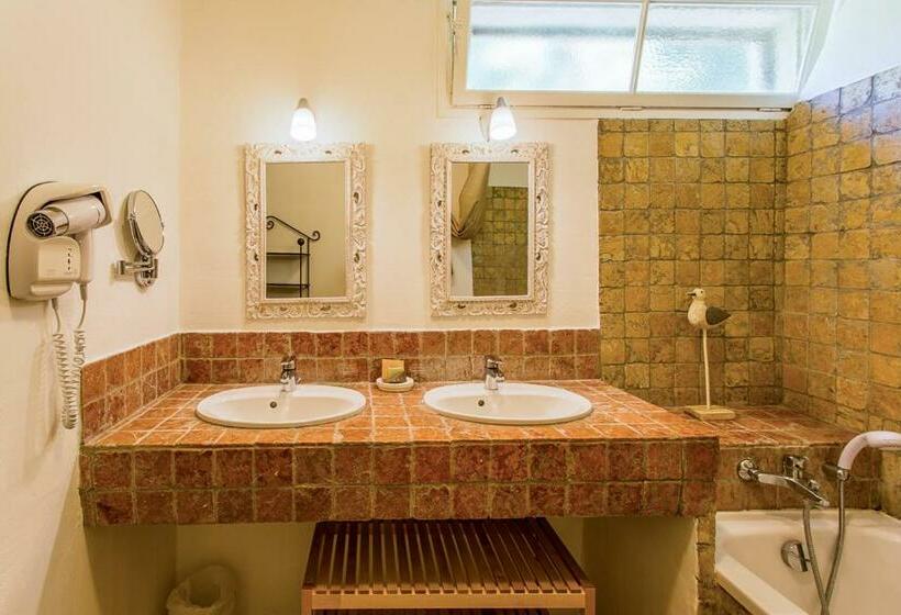 Номер Стандарт с Террасой, Hôtel Sous Les Figuiers   Piscine, Parking, Centre Ville