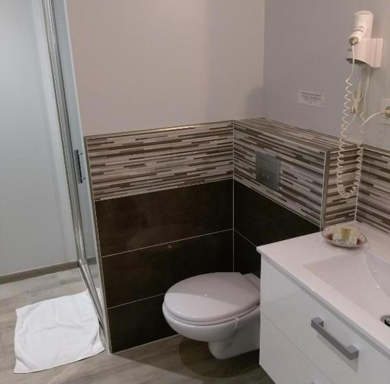 Номер Economy, Logis Hôtel L Oliveraie