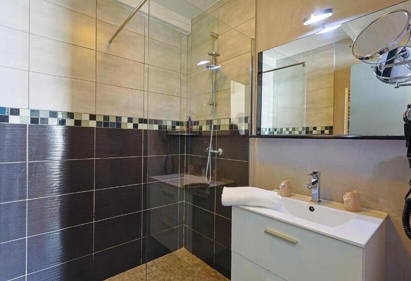 Quarto Estandar Primeiro Andar, & Restaurant Perla Riviera