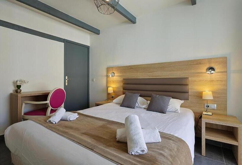 Quarto Estandar Primeiro Andar, & Restaurant Perla Riviera