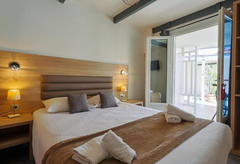 Quarto Estandar Primeiro Andar, & Restaurant Perla Riviera