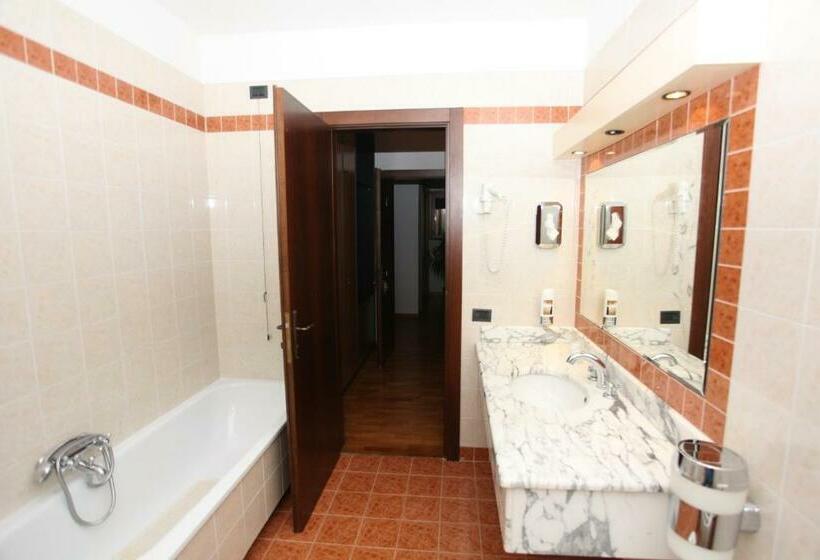 Четырехместный Номер Стандарт, Ecohotel Ristorante Milano