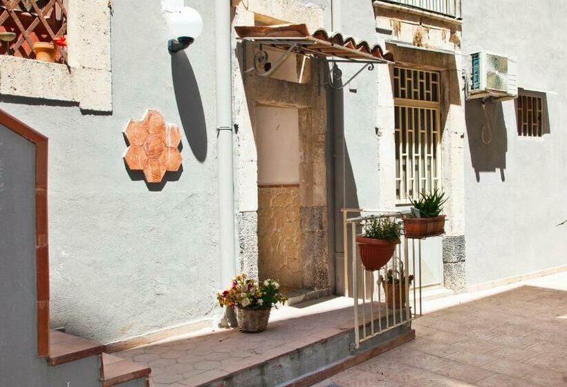 اتاق استاندارد سه نفره, B&b Garibaldi