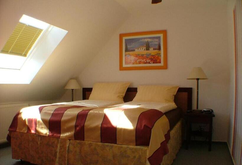 舒适三人间, Garni Pension Zur Lutherstadt