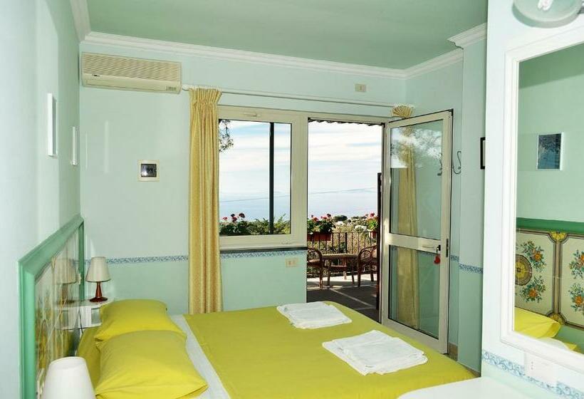 Номер Стандарт Вид на Море с Террасой, Le Ginestre Di Capri Bb & Holiday House