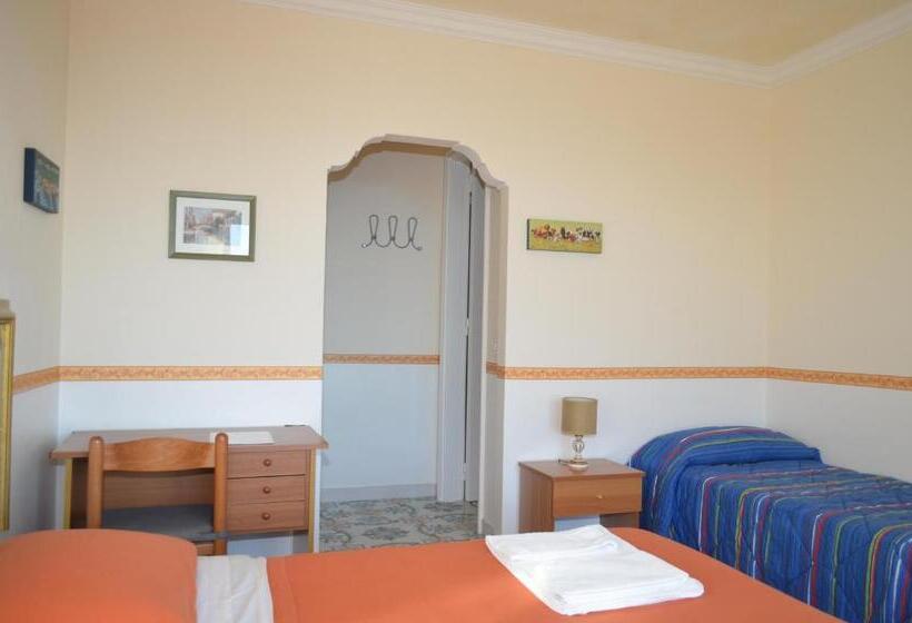 Четырехместный Номер Стандарт Вид на Море, Le Ginestre Di Capri Bb & Holiday House
