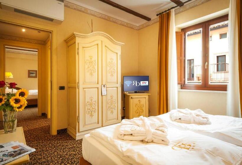 آپارتمان یک خوابه با دری مشترک که هال را جدا می کند., Relais Ducale Spa & Pool