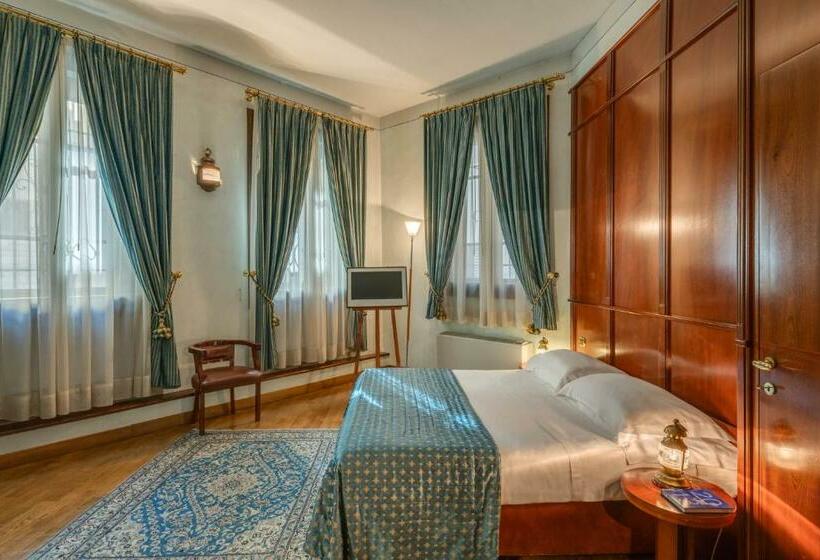 اتاق استاندارد سه نفره, Residenza D'epoca In Piazza Della Signoria