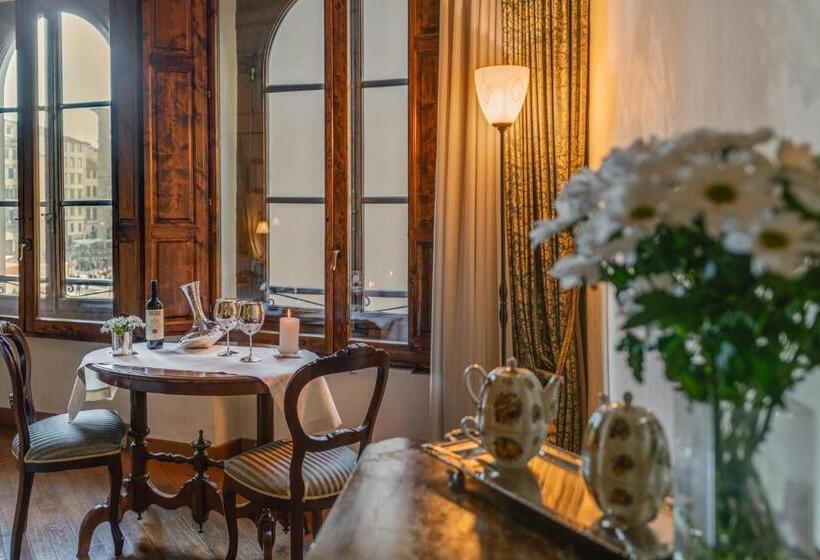اتاق لوکس با چشم‌انداز, Residenza D'epoca In Piazza Della Signoria