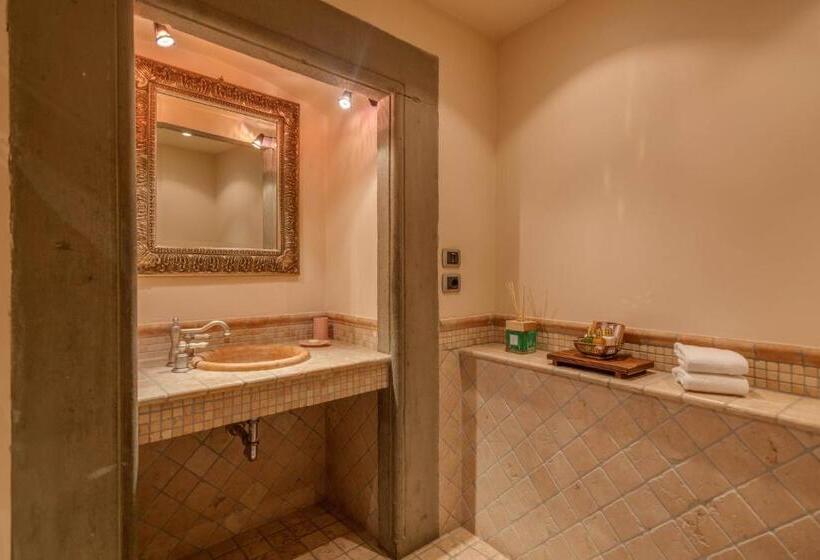 اتاق لوکس با چشم‌انداز, Residenza D'epoca In Piazza Della Signoria