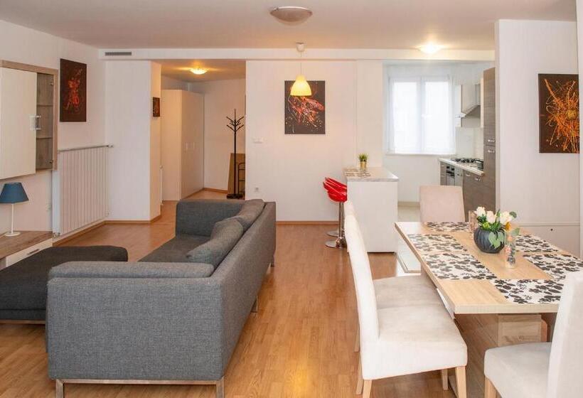 Appartement 3 Chambres, Amfiteatar