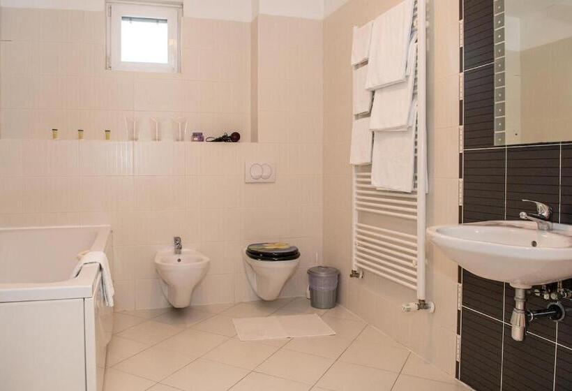 Appartement 3 Chambres, Amfiteatar