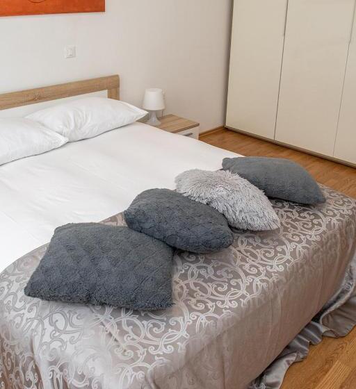 Appartement 3 Chambres, Amfiteatar