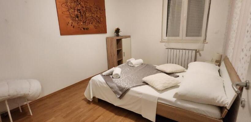 Appartement 3 Chambres, Amfiteatar