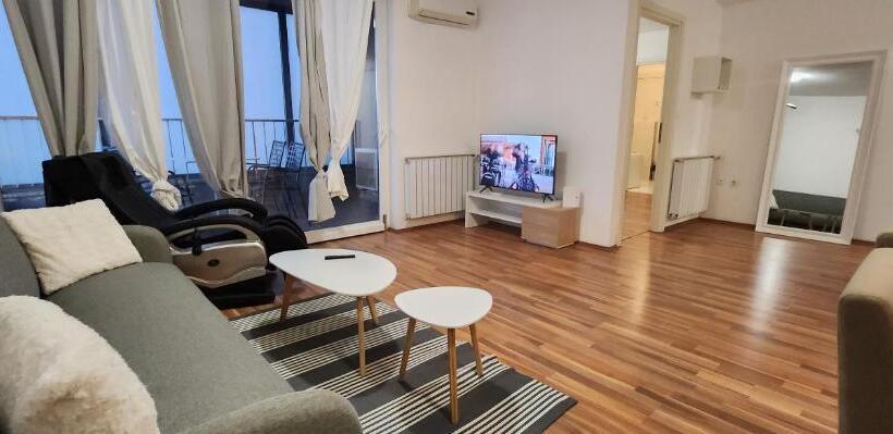 Appartement 2 Chambres, Amfiteatar