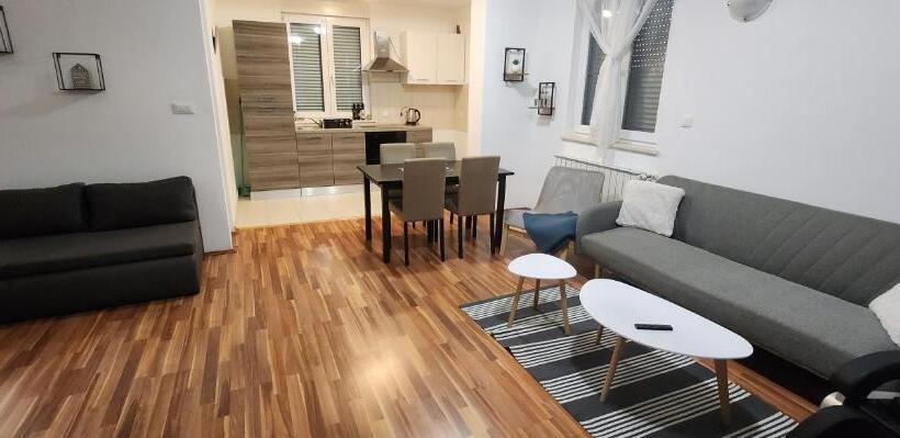 Appartement 2 Chambres, Amfiteatar