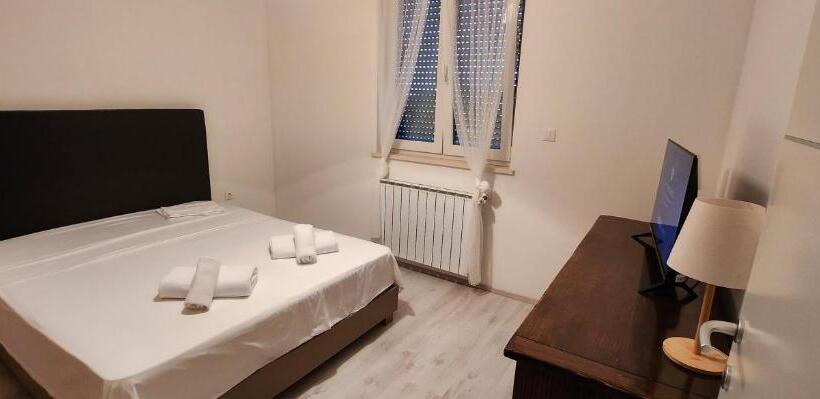 Апартаменты 2 Спальни, Amfiteatar