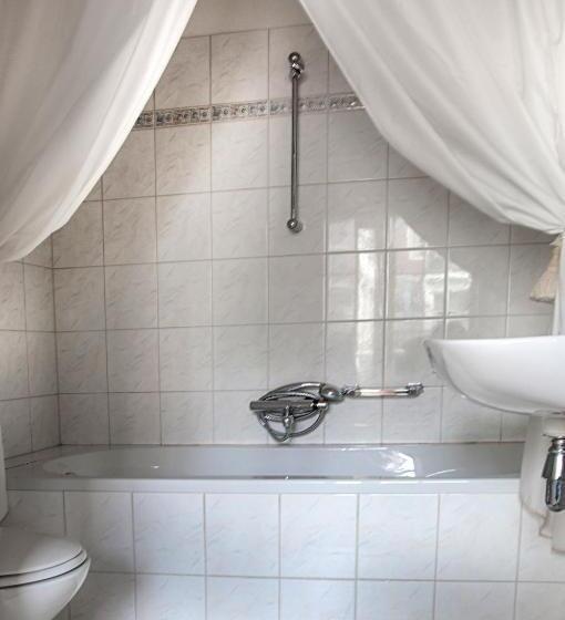Люкс Кровать Кинг, Hanzestadslogement De Leeuw, In Het Centrum, Met Een Binnenplaats, Kamers Met Badkamer En Toilet En