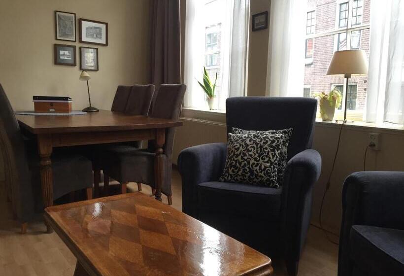 家庭公寓, Hanzestadslogement De Leeuw, In Het Centrum, Met Een Binnenplaats, Kamers Met Badkamer En Toilet En