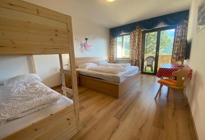 Трехместный Номер Стандарт с Балконом, Laimerhof