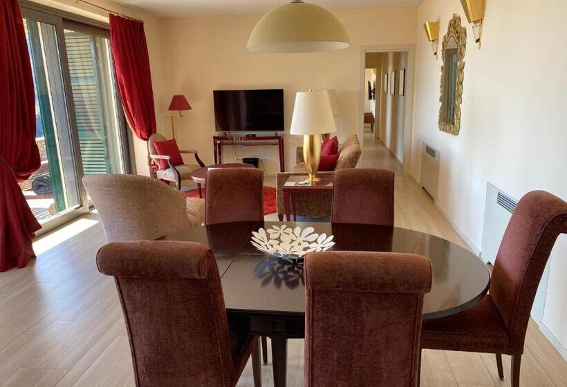 سوییت با چشم‌انداز دریا, Miramare Apartments&suites