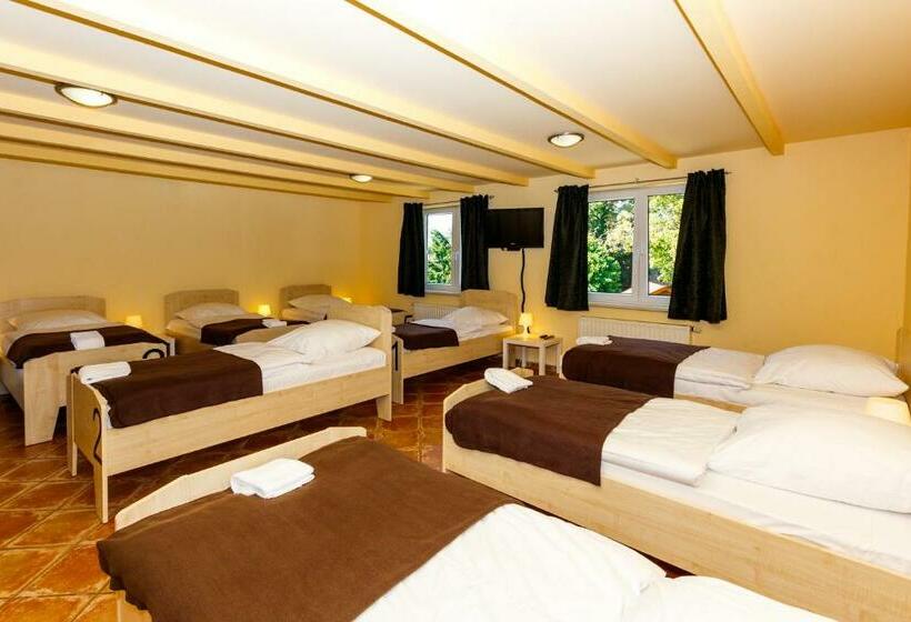 Кровать в Общей Комнате, Apart Hotel Sarstedter Hof