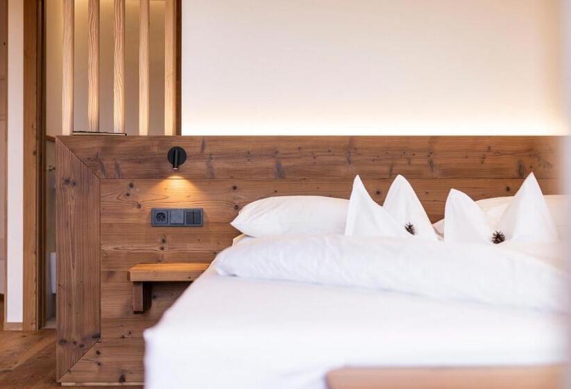 Quarto Superior com Sacada, Tann