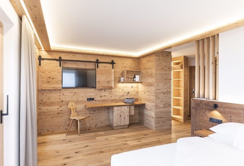 Quarto Superior com Sacada, Tann