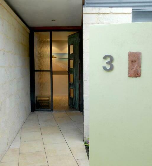Апартаменты 1 Спальня, By The Beach B&b Self Contained Apartments