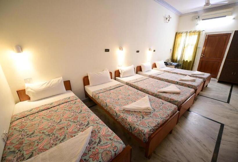 家庭间, Chitra Katha  A Story Per Stay
