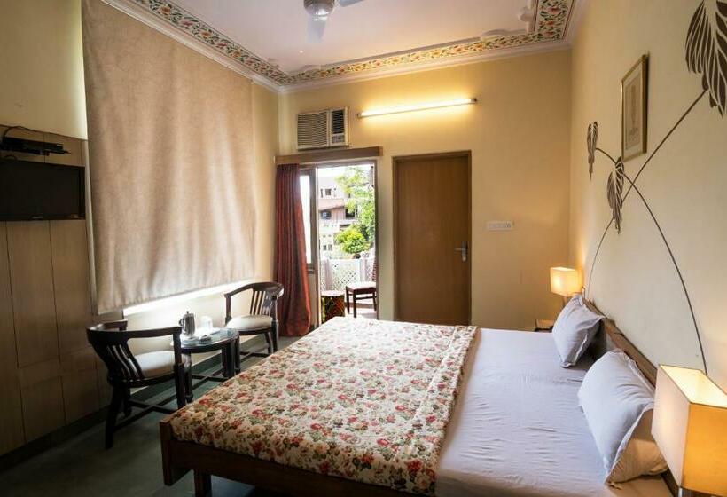 Quarto Deluxe, Chitra Katha  A Story Per Stay