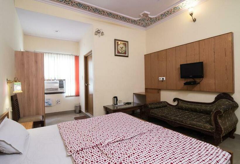 Quarto Deluxe, Chitra Katha  A Story Per Stay