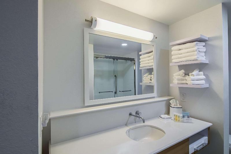 Номер Стандарт Кровать Кинг Адаптированный для Инвалидов, Hampton Inn & Suites Dallas/richardson