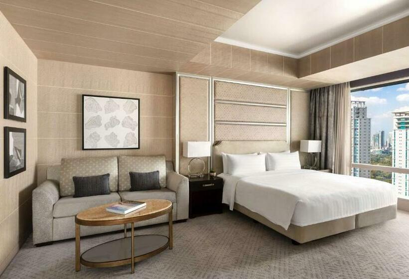 Люкс Премиум, Shangrila The Fort, Manila