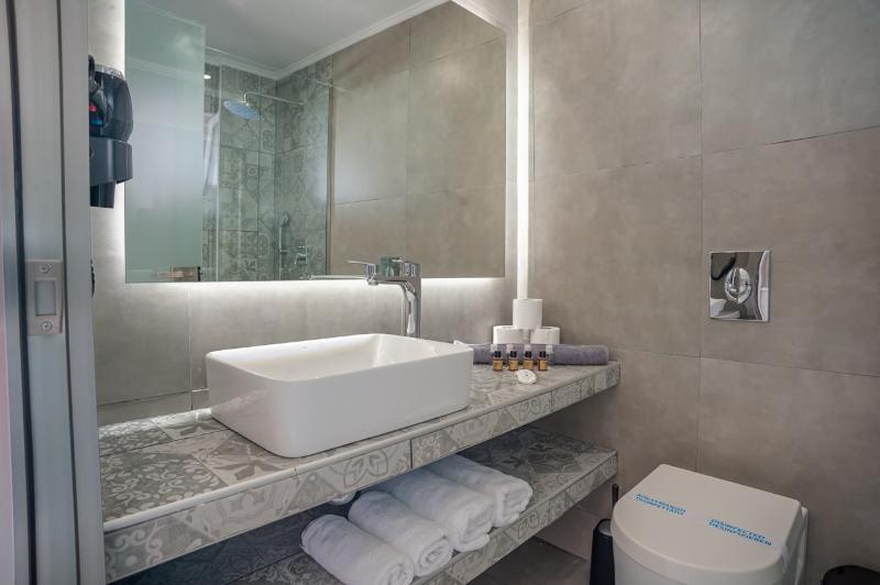 Студия Deluxe, Zante Atlantis