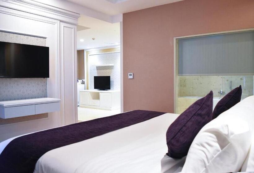 Президентский Люкс, Platinum Hotel & Convention Hall Balikpapan