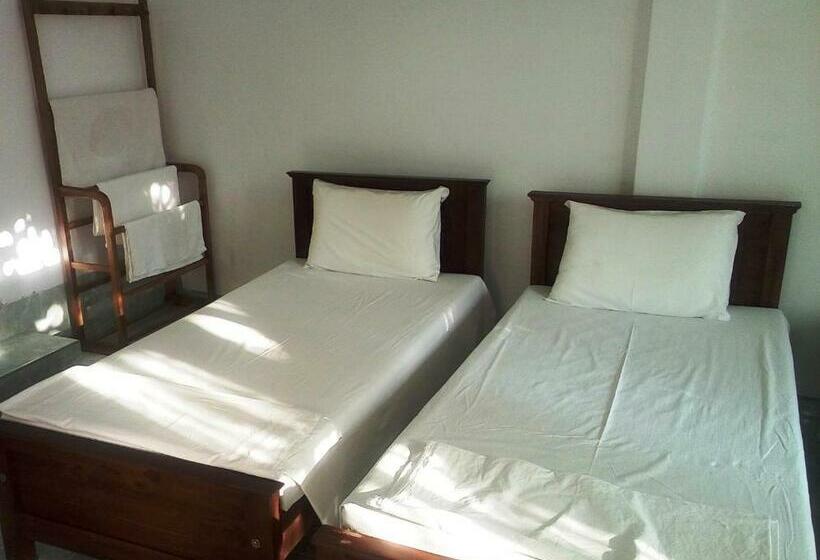 Трехместный Номер Стандарт с Балконом, White Villa
