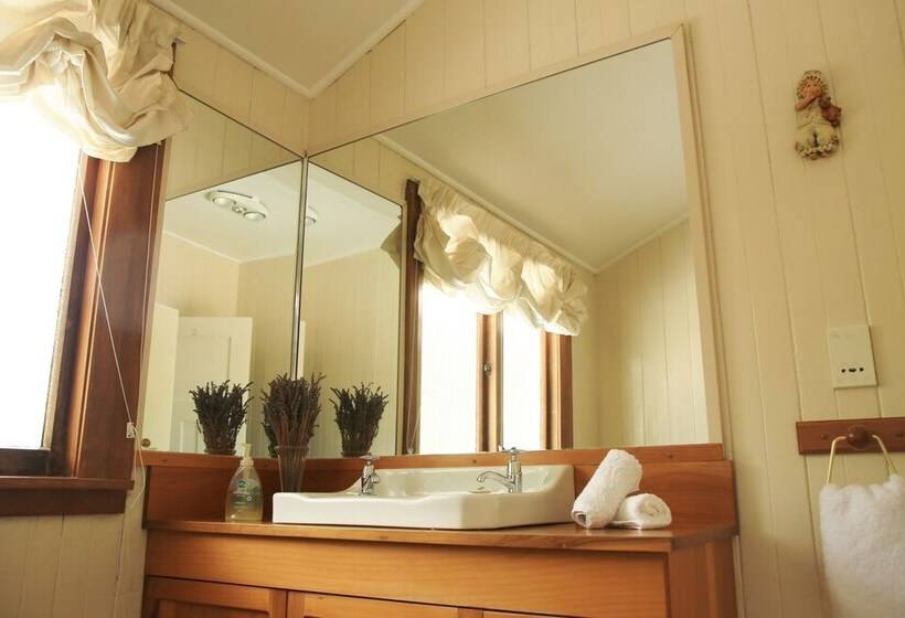 스탠다드 룸, The Gables B&b