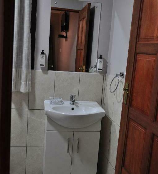 Quarto Estandar, Woodpecker S Inn Guest House