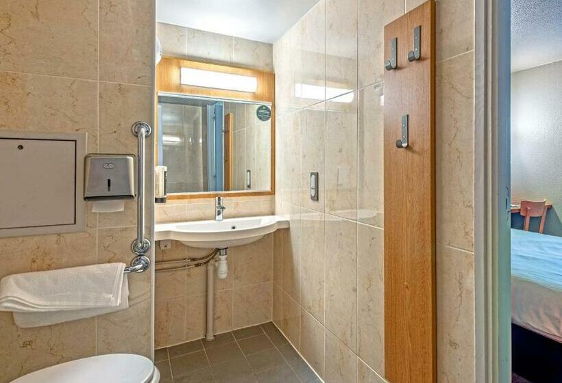 Четырехместный Номер Стандарт, B&b Hotel Quimper Nord Douarnenez