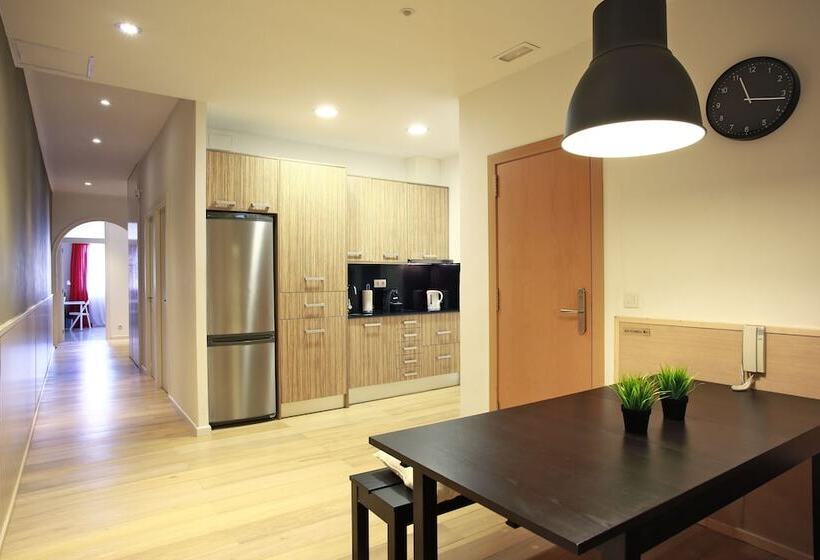 اتاق استاندارد با سرویس بهداشتی مشترک, Bird House