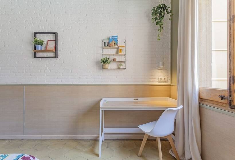 اتاق استاندارد با سرویس بهداشتی مشترک, Bird House