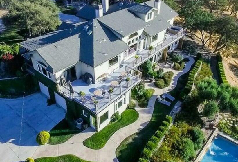 수피리어 스위트, High Ridge Manor