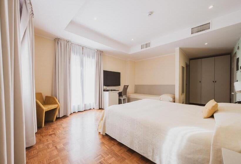 Полулюкс Одноместный с Террасой, Tramas Hotel & Spa