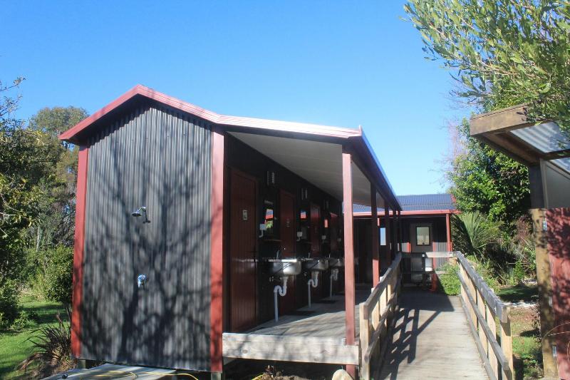 Кровать в Общей Комнате, The Barn Cabins & Camp