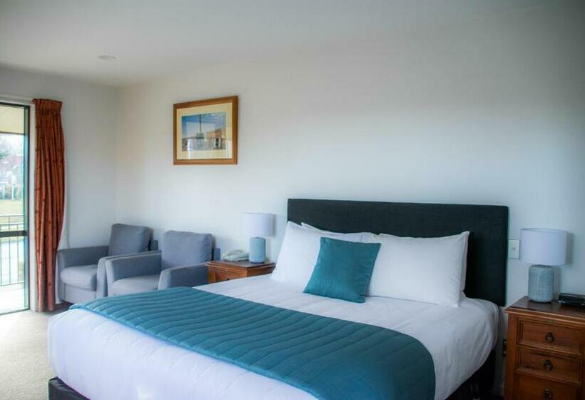 스탠다드 스튜디오, Carrick Lodge Motel